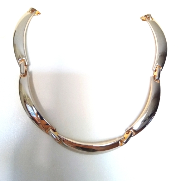 Vintage Curved Panel Link Necklace Gold Tone Choker 14 Inches Modern Vintage - Picture 1 of 5